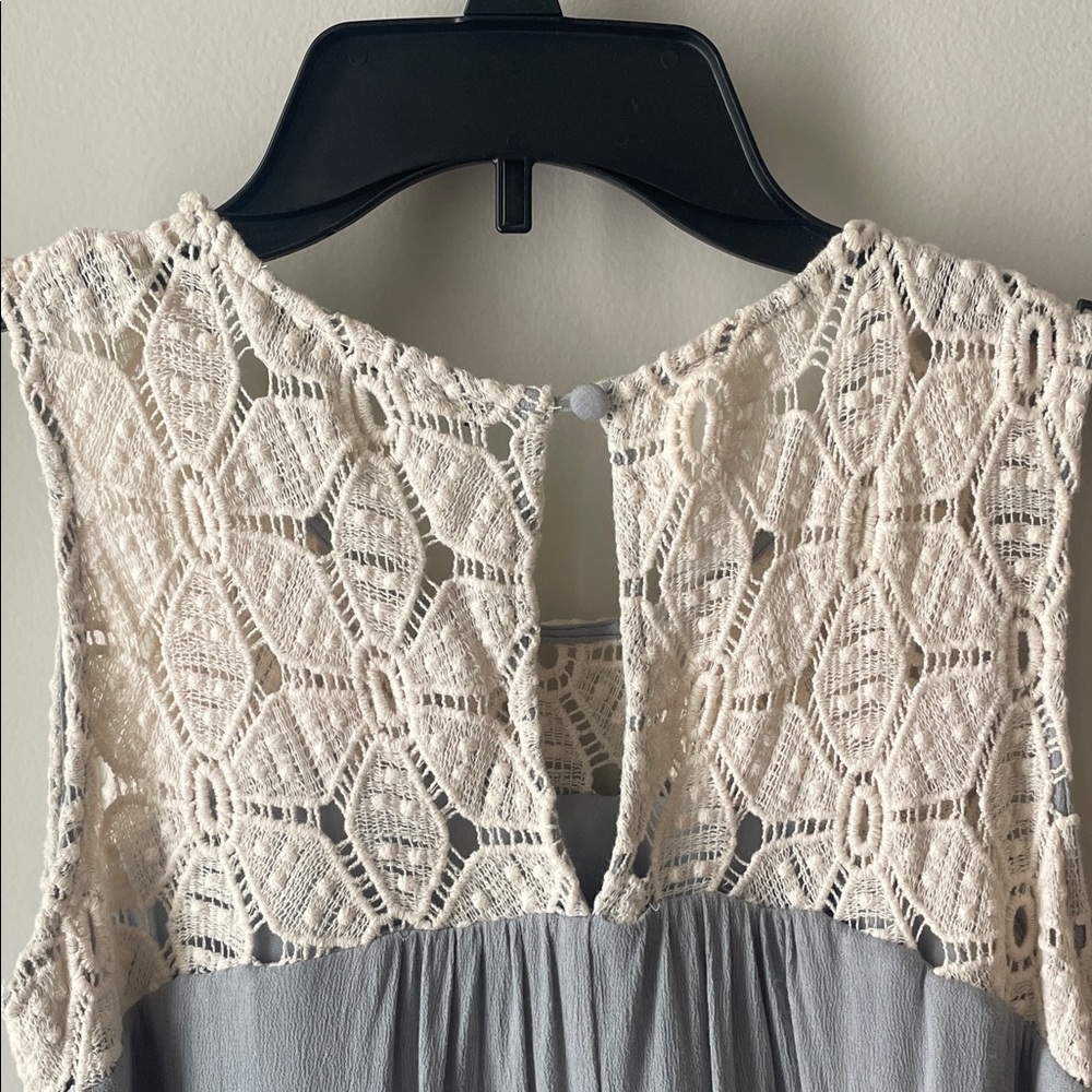 Doe & Rae Sleeveless Blouse with Cream Lace and Gray Body - Picture 5 of 5